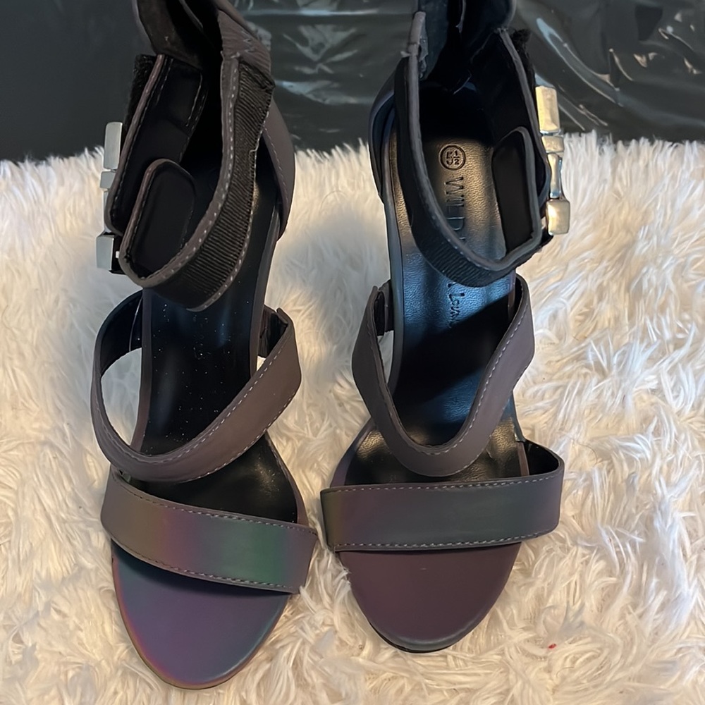 Iridescent heels women size 5 1/2 new without box